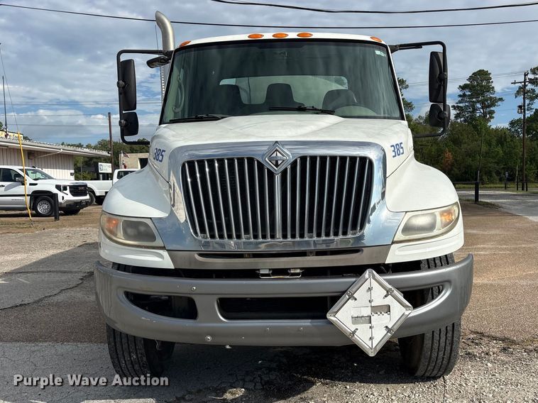 image for item ES8108 2009 International 4400 fuel truck