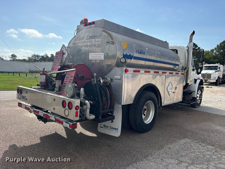 image for item ES8108 2009 International 4400 fuel truck