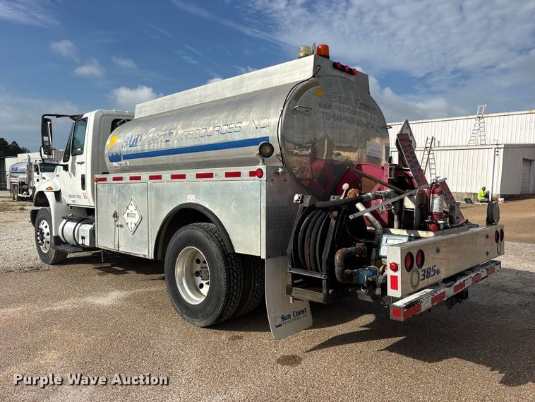 image for item ES8108 2009 International 4400 fuel truck