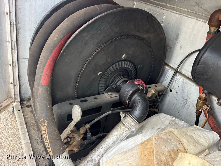 image for item ES8108 2009 International 4400 fuel truck