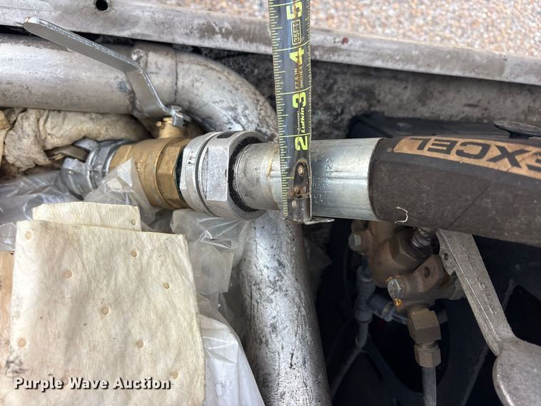 image for item ES8108 2009 International 4400 fuel truck