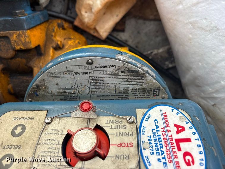 image for item ES8108 2009 International 4400 fuel truck