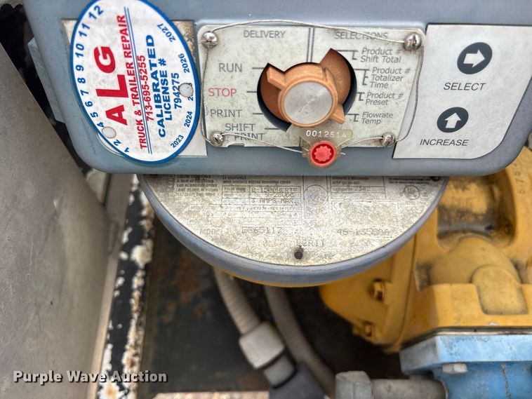 image for item ES8108 2009 International 4400 fuel truck