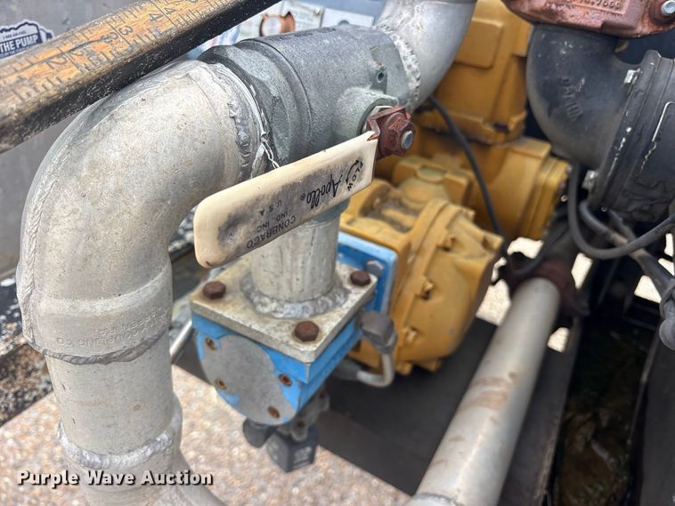 image for item ES8108 2009 International 4400 fuel truck
