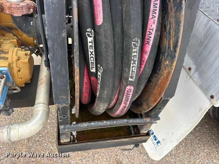image for item ES8108 2009 International 4400 fuel truck