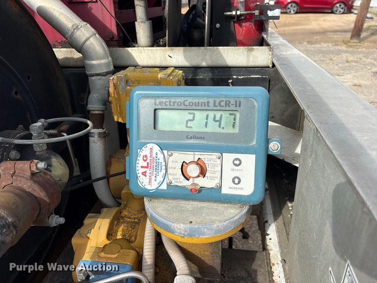 image for item ES8108 2009 International 4400 fuel truck