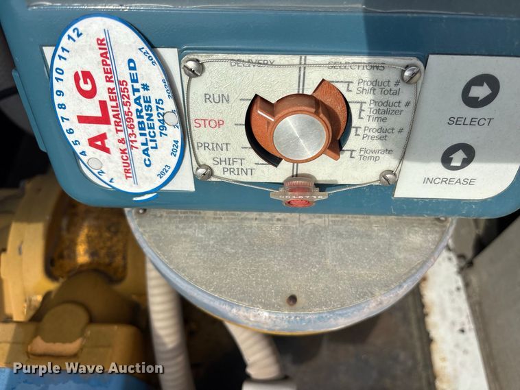 image for item ES8108 2009 International 4400 fuel truck