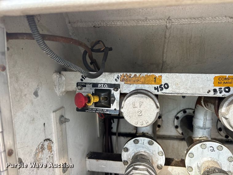image for item ES8108 2009 International 4400 fuel truck