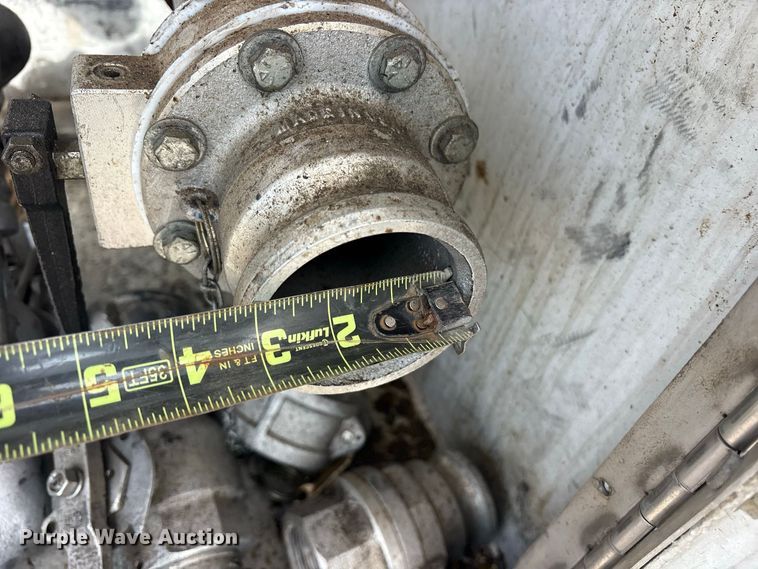 image for item ES8108 2009 International 4400 fuel truck