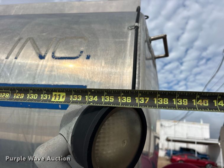 image for item ES8108 2009 International 4400 fuel truck