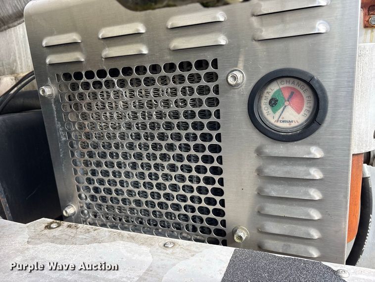 image for item ES8108 2009 International 4400 fuel truck