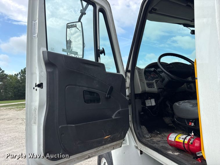 image for item ES8108 2009 International 4400 fuel truck