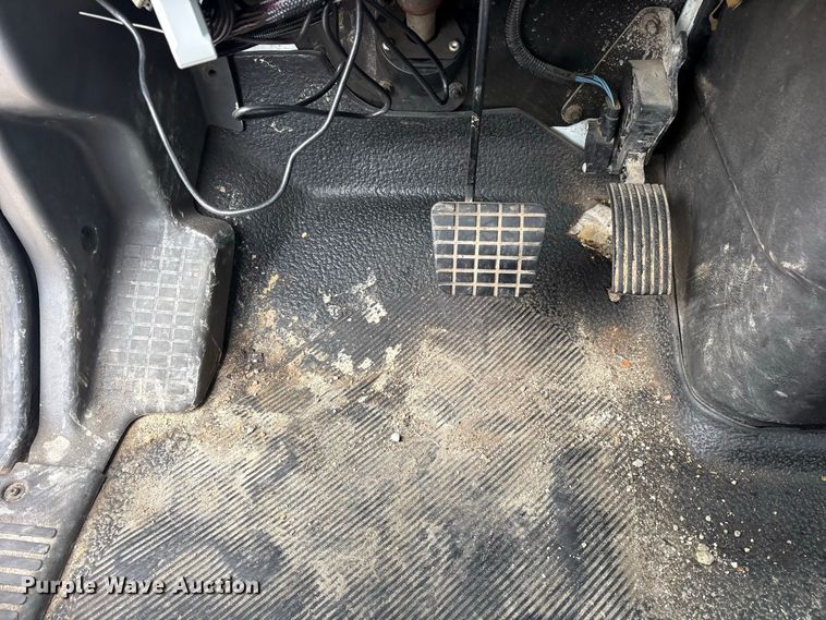 image for item ES8108 2009 International 4400 fuel truck
