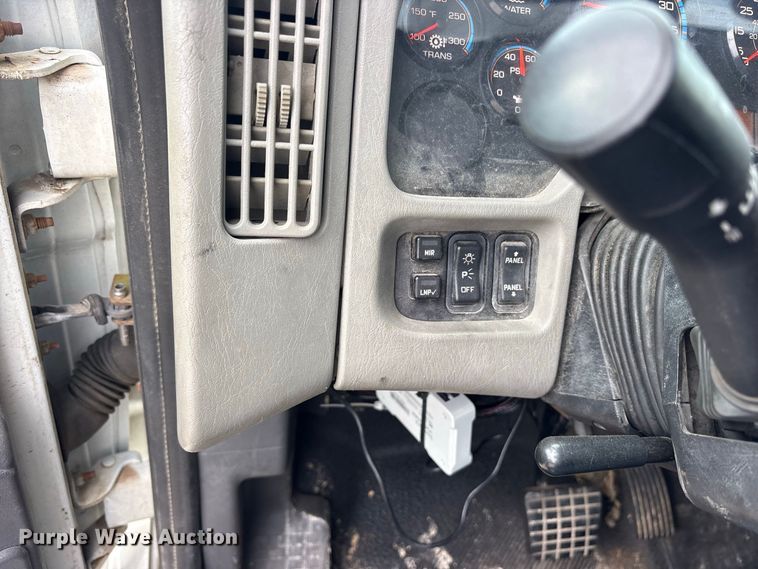 image for item ES8108 2009 International 4400 fuel truck