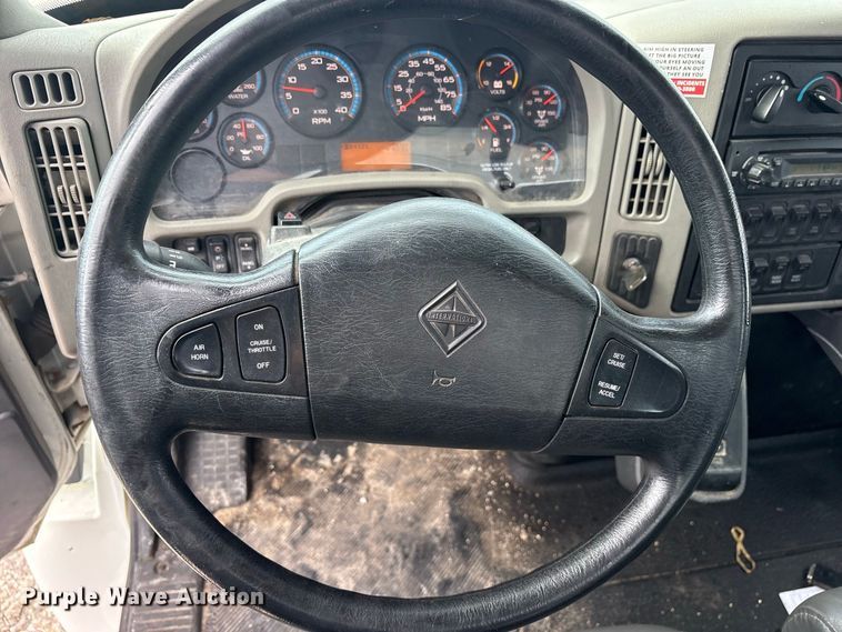 image for item ES8108 2009 International 4400 fuel truck