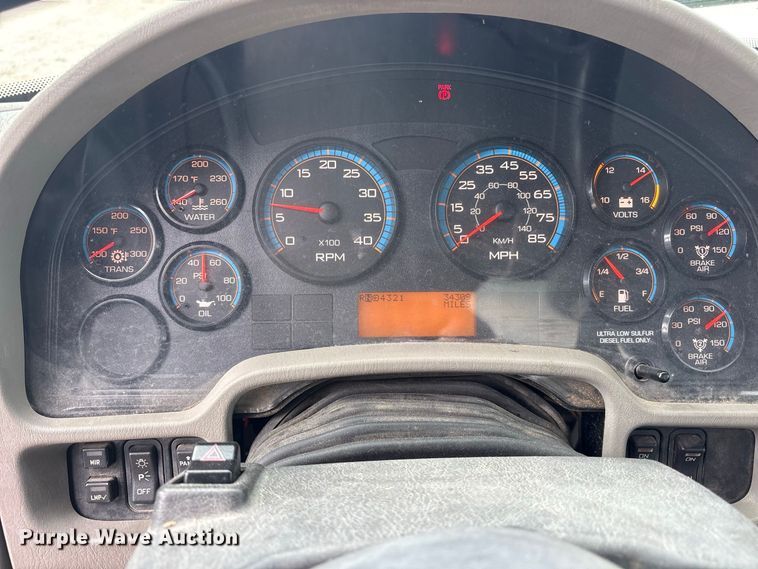 image for item ES8108 2009 International 4400 fuel truck