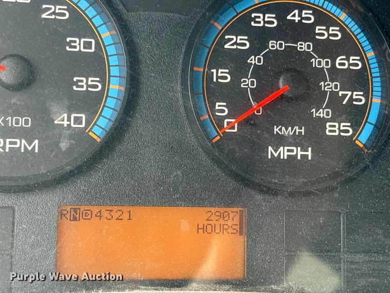 image for item ES8108 2009 International 4400 fuel truck