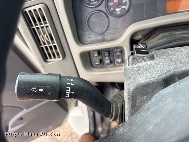 image for item ES8108 2009 International 4400 fuel truck