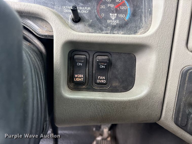 image for item ES8108 2009 International 4400 fuel truck