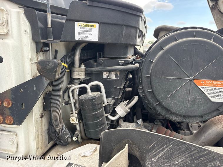 image for item ES8108 2009 International 4400 fuel truck