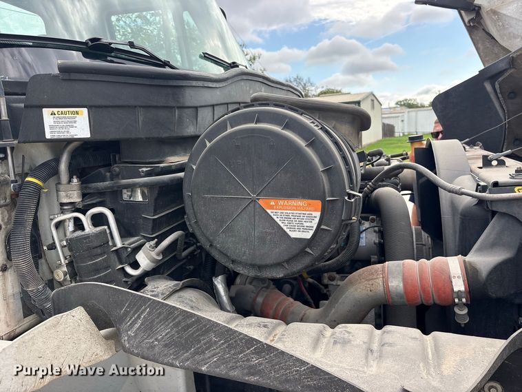 image for item ES8108 2009 International 4400 fuel truck