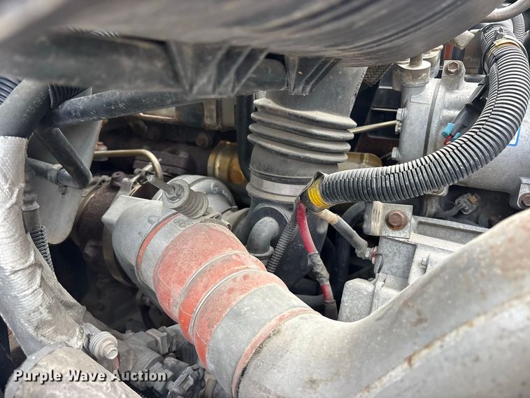 image for item ES8108 2009 International 4400 fuel truck