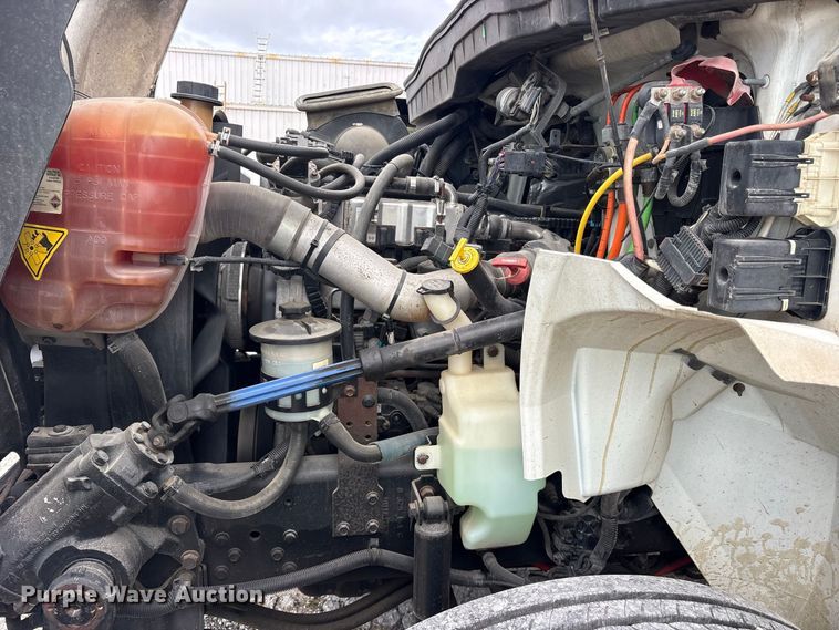 image for item ES8108 2009 International 4400 fuel truck