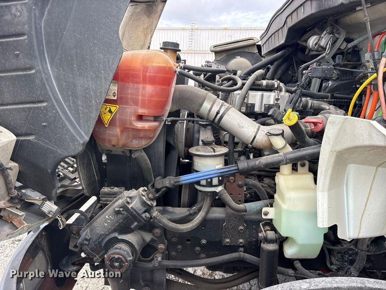 image for item ES8108 2009 International 4400 fuel truck