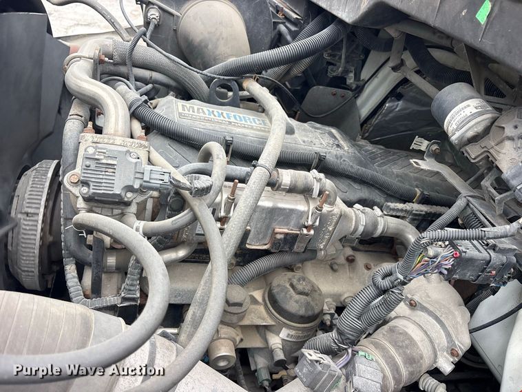 image for item ES8108 2009 International 4400 fuel truck