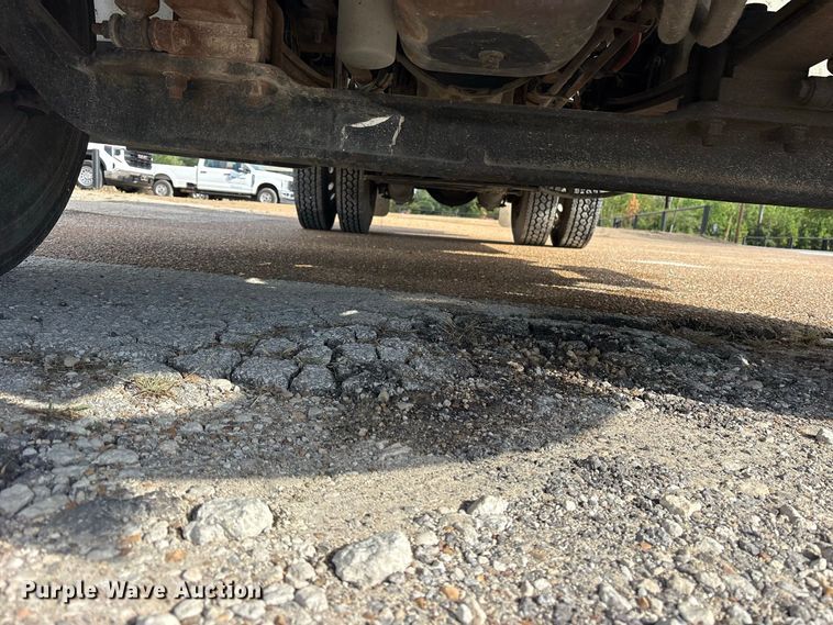 image for item ES8108 2009 International 4400 fuel truck