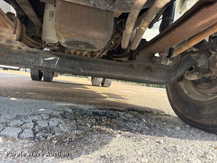 image for item ES8108 2009 International 4400 fuel truck