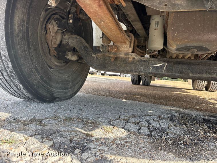 image for item ES8108 2009 International 4400 fuel truck