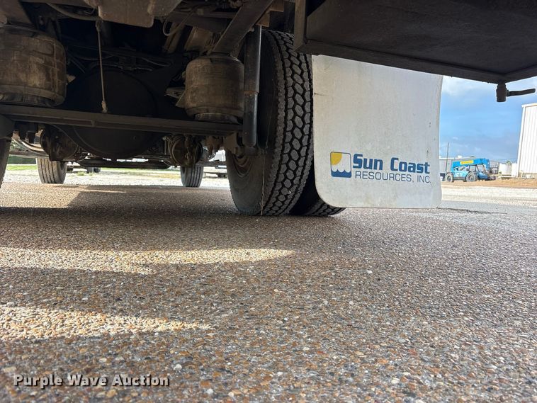 image for item ES8108 2009 International 4400 fuel truck