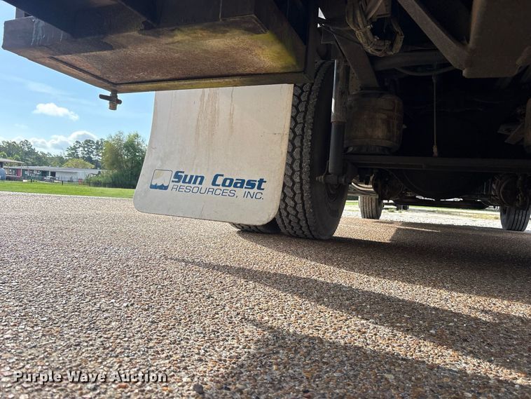 image for item ES8108 2009 International 4400 fuel truck