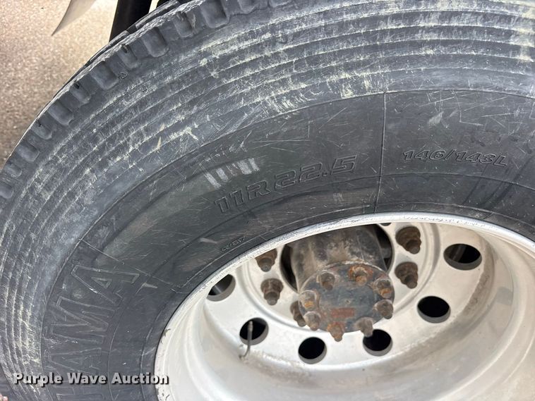 image for item ES8108 2009 International 4400 fuel truck