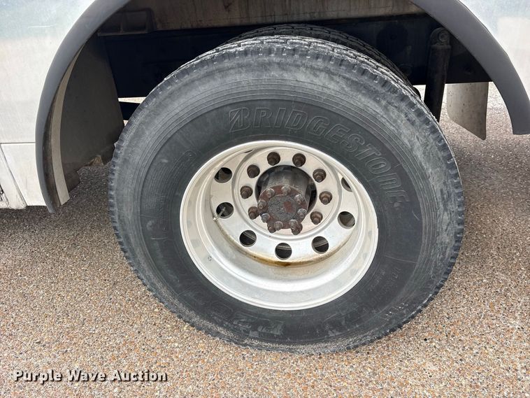 image for item ES8108 2009 International 4400 fuel truck