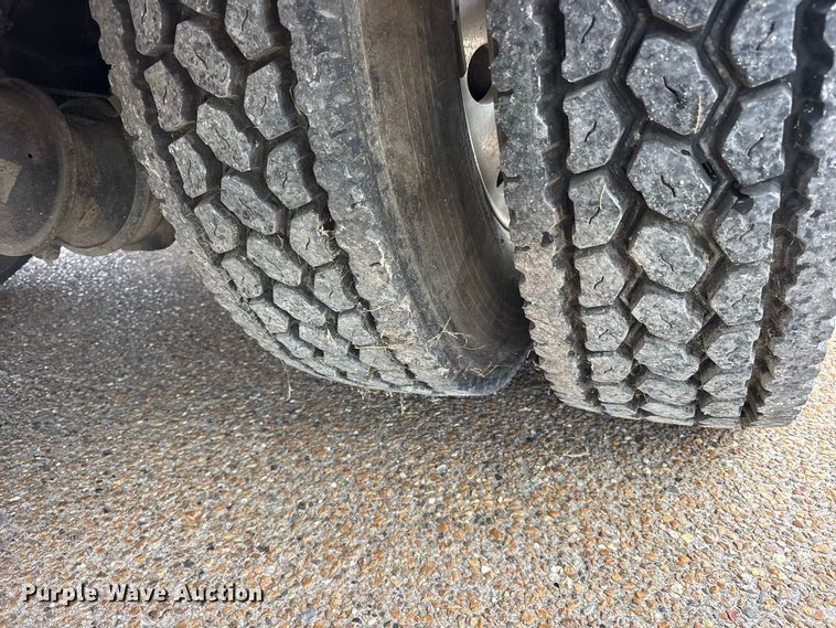 image for item ES8108 2009 International 4400 fuel truck