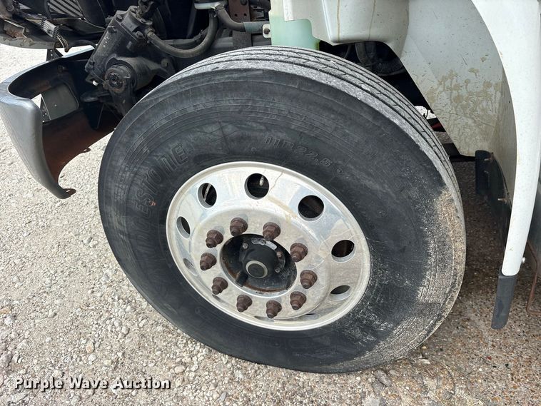 image for item ES8108 2009 International 4400 fuel truck