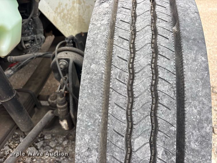 image for item ES8108 2009 International 4400 fuel truck