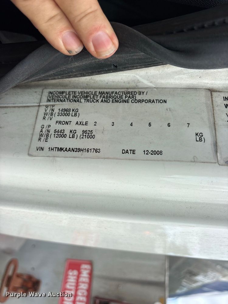 image for item ES8108 2009 International 4400 fuel truck