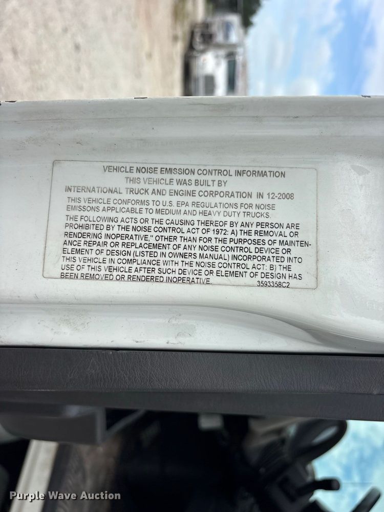 image for item ES8108 2009 International 4400 fuel truck