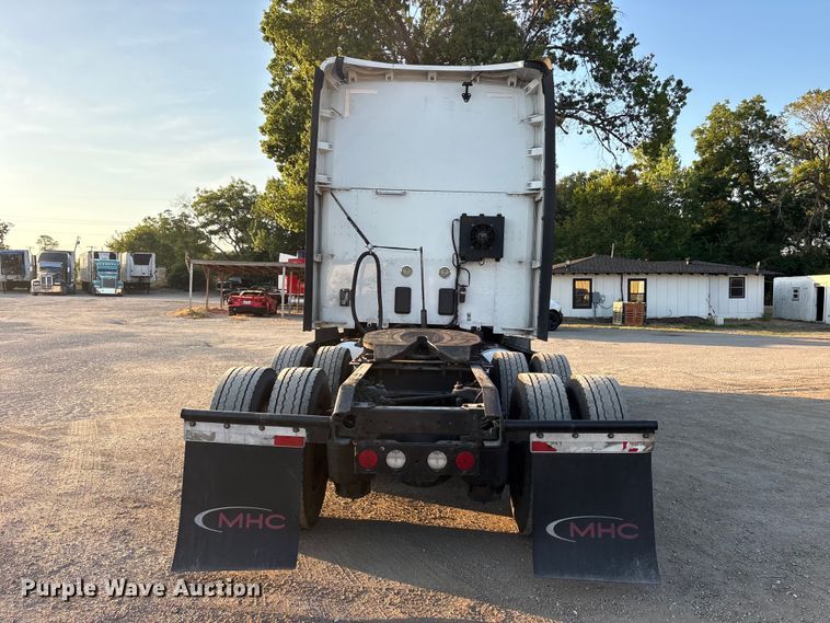 image for item ES8144 2019 Kenworth T680 semi truck