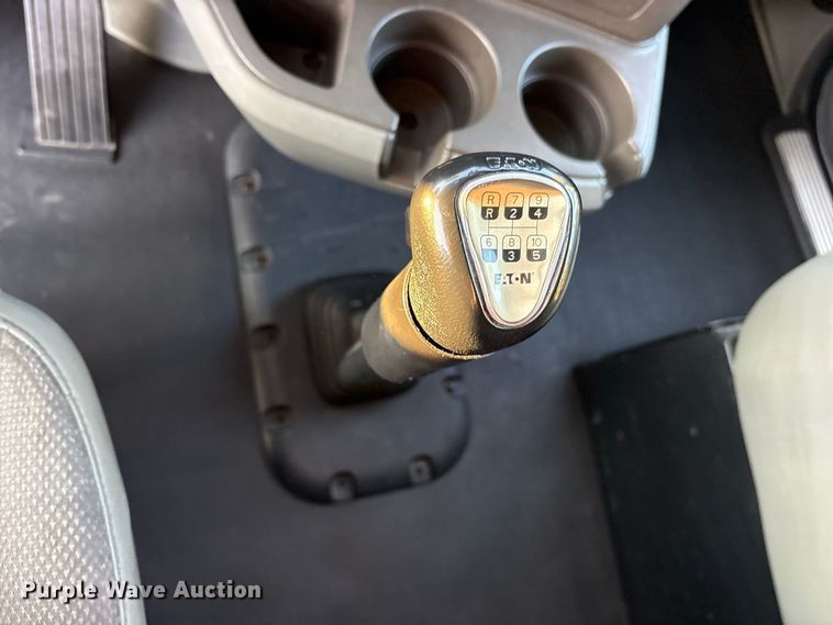 image for item ES8144 2019 Kenworth T680 semi truck