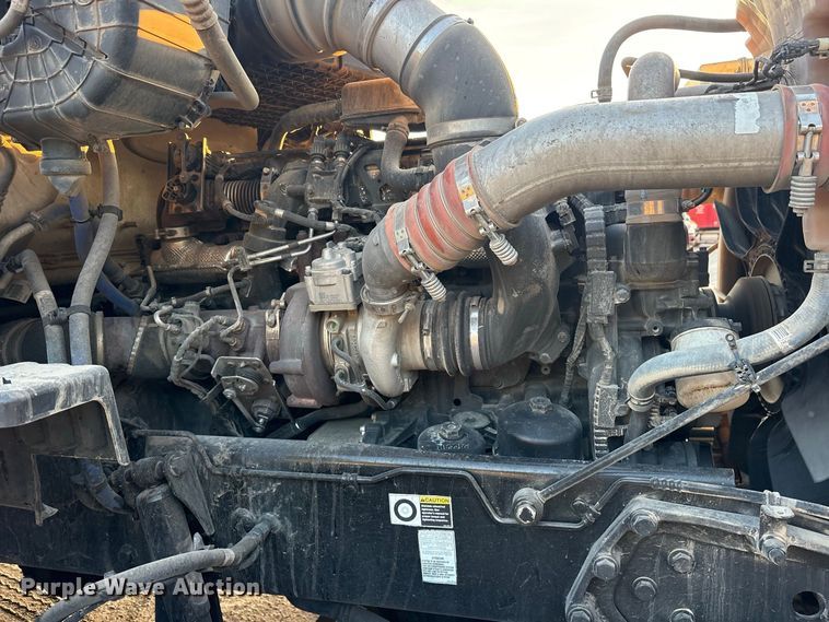 image for item ES8144 2019 Kenworth T680 semi truck