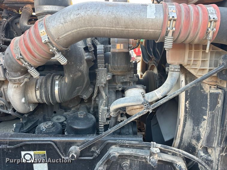 image for item ES8144 2019 Kenworth T680 semi truck