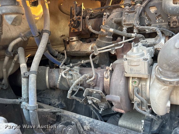 image for item ES8144 2019 Kenworth T680 semi truck