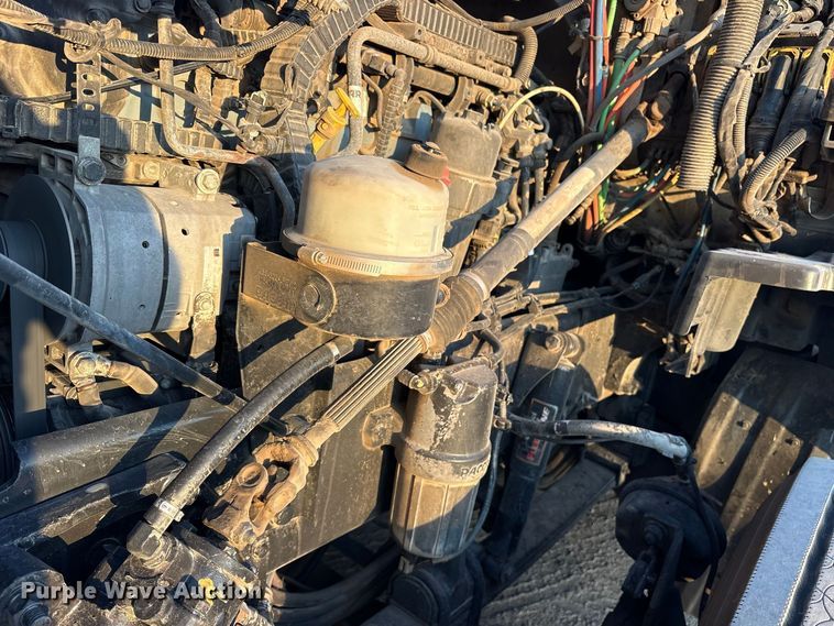 image for item ES8144 2019 Kenworth T680 semi truck