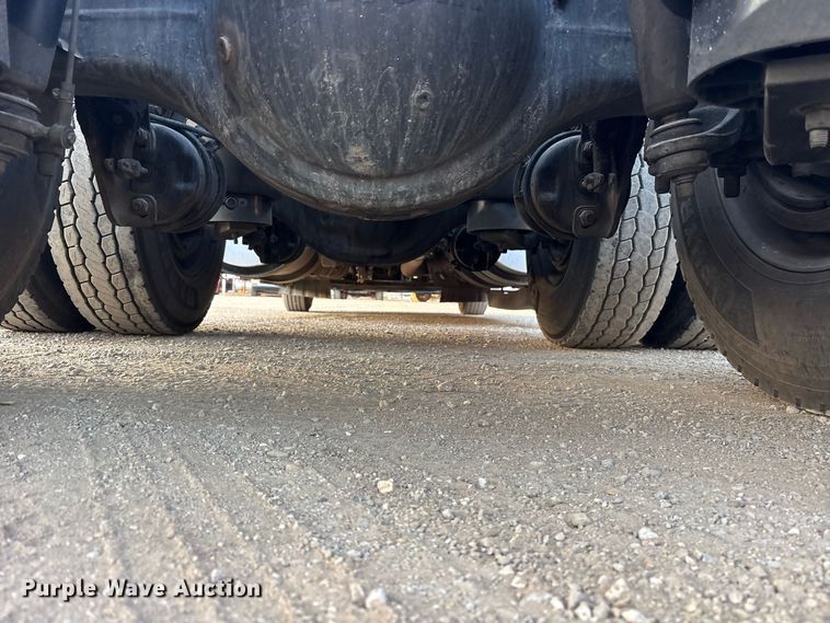 image for item ES8144 2019 Kenworth T680 semi truck