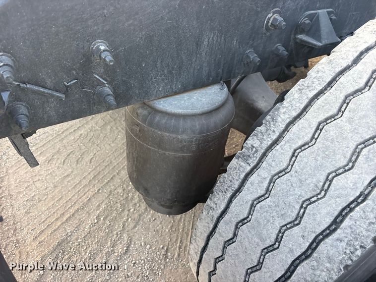 image for item ES8144 2019 Kenworth T680 semi truck
