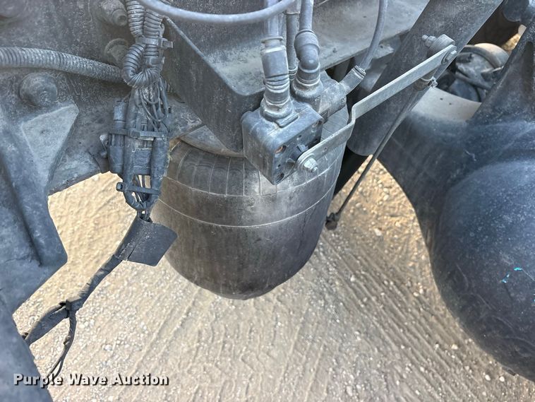 image for item ES8144 2019 Kenworth T680 semi truck